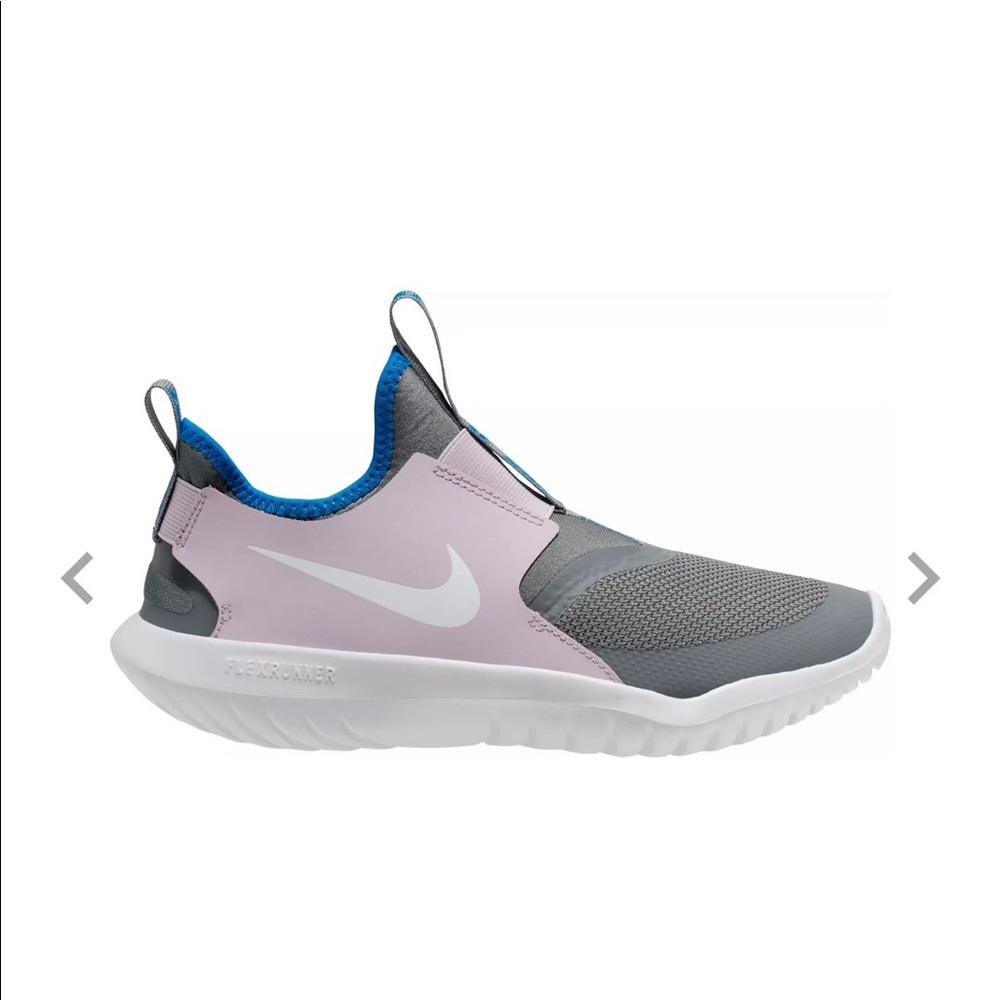 Nike super lightweight easy slip on sneakers